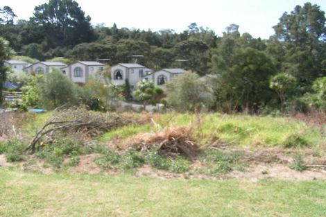 Photo of property in 16 La Roche Place, Northcote, Auckland, 0627