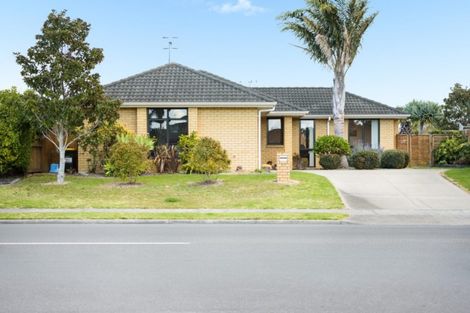 Photo of property in 718 Gloucester Road, Papamoa Beach, Papamoa, 3118