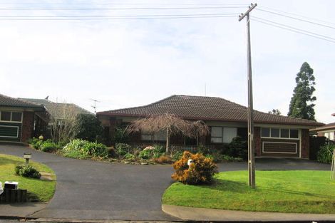 Photo of property in 2/32 Ray Small Drive, Papakura, 2110