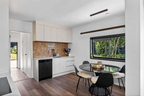 Photo of property in 2/26 Salem Place, Torbay, Auckland, 0630