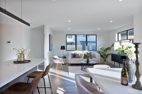 Photo of property in 18b Mackenzie Street, Te Atatu South, Auckland, 0610