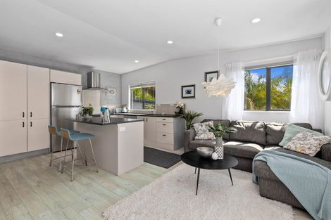 Photo of property in 38 Hyde Road, Rothesay Bay, Auckland, 0630