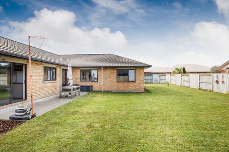 Photo of property in 15 Chestnut Close, Kelvin Grove, Palmerston North, 4414