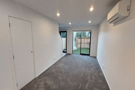 Photo of property in 8/21 Awaroa Road, Sunnyvale, Auckland, 0612