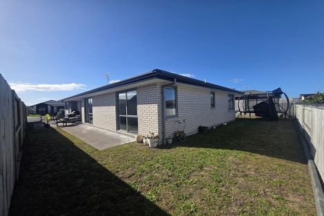 Photo of property in 28 Komata Crescent, Papamoa Beach, Papamoa, 3118