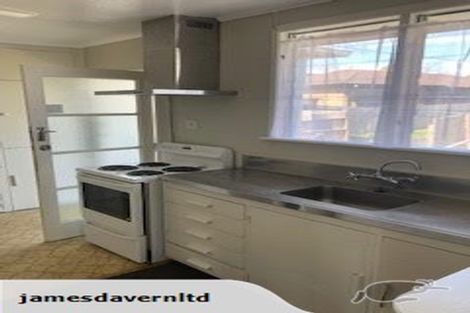 Photo of property in 6 Taipari Road, Te Atatu Peninsula, Auckland, 0610