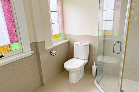 Photo of property in 18 Bridge View Road, Birkenhead, Auckland, 0626