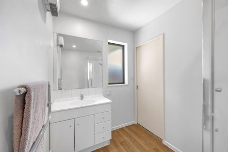 Photo of property in 6 Sheraton Place, Redwood, Christchurch, 8051