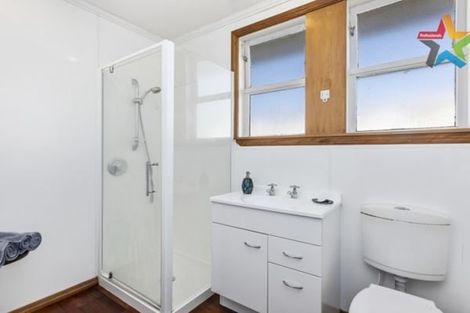 Photo of property in 5 Bird Grove, Stokes Valley, Lower Hutt, 5019