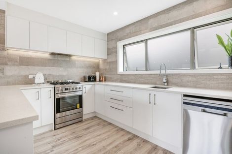 Photo of property in 42 Albatross Road, Red Beach, 0932