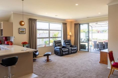 Photo of property in 4 Petrel Close, Paraparaumu Beach, Paraparaumu, 5032