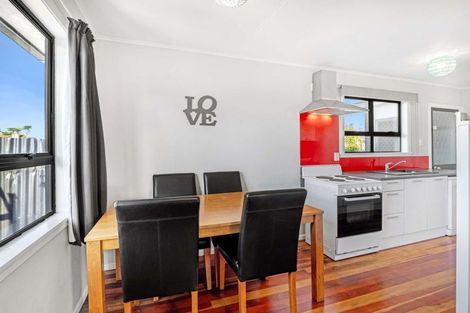 Photo of property in 10 Omori Place, Castlecliff, Whanganui, 4501