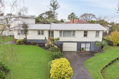 Photo of property in 2 Nielsen Place, Massey, Auckland, 0614