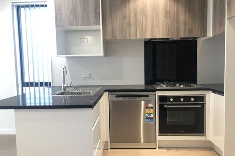 Photo of property in 5/21 Akoranga Drive, Northcote, Auckland, 0627