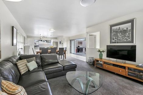 Photo of property in 150a Glenfield Road, Birkenhead, Auckland, 0626