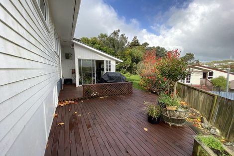 Photo of property in 12 Kinapori Terrace, Newlands, Wellington, 6037