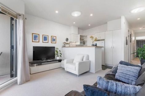 Photo of property in 2a/4 Fleet Street, Devonport, Auckland, 0624
