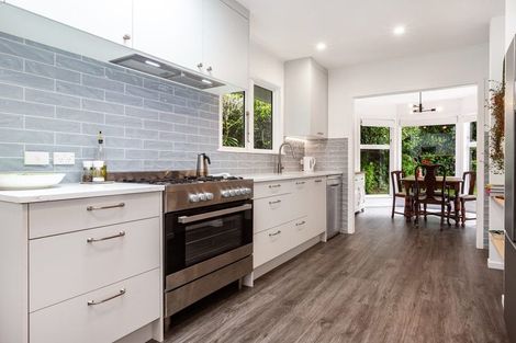 Photo of property in 48 Homewood Crescent, Karori, Wellington, 6012
