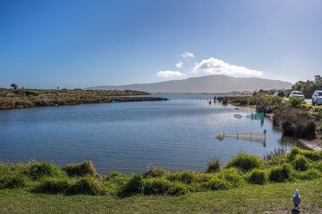 Photo of property in 196 Tutere Street, Waikanae Beach, Waikanae, 5036