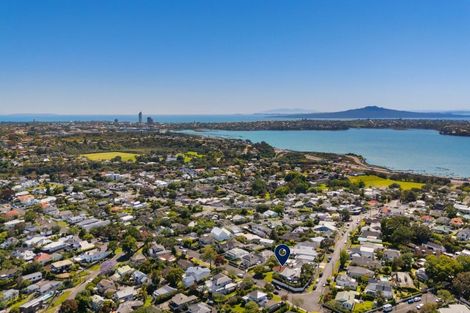 Photo of property in 23 Clarence Road, Northcote Point, Auckland, 0627