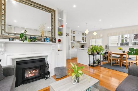 Photo of property in 10 Herald Terrace, Berhampore, Wellington, 6023