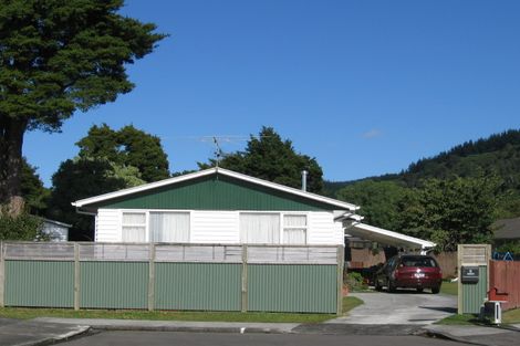 Photo of property in 5 Ruapae Grove, Trentham, Upper Hutt, 5018