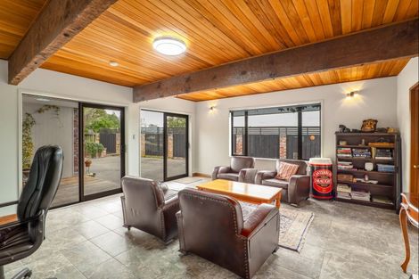 Photo of property in 100 Mount Pleasant Road, Mount Pleasant, Christchurch, 8081