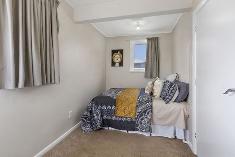 Photo of property in 2a Taupiri Crescent, Titahi Bay, Porirua, 5022