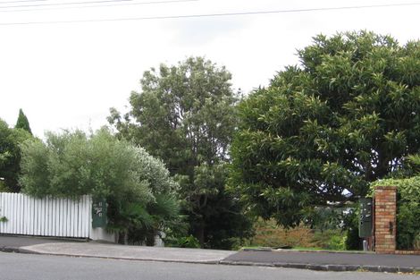 Photo of property in 95b Hinemoa Street, Birkenhead, Auckland, 0626