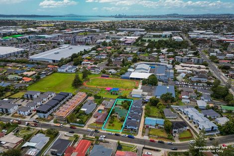Photo of property in 11 Kingdale Road, Henderson, Auckland, 0610
