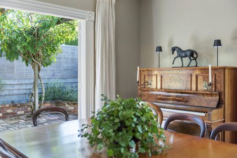 Photo of property in 6 Glade Place, Birkenhead, Auckland, 0626