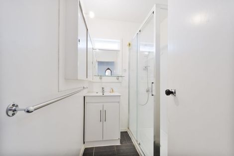 Photo of property in 6 Edwards Avenue, Henderson, Auckland, 0610