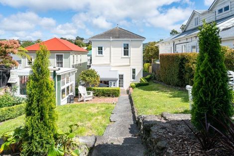 Photo of property in 33 Grove Road, Kelburn, Wellington, 6012