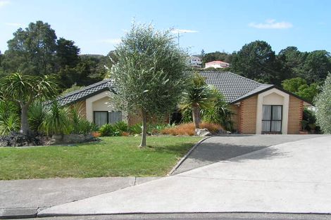 Photo of property in 23 La Roche Place, Northcote, Auckland, 0627