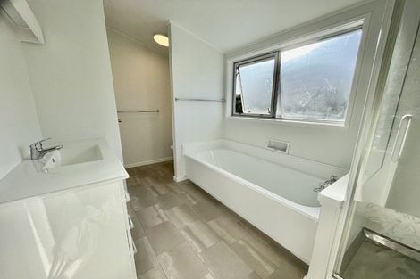 Photo of property in 7f1 Rangitane Street, Maupuia, Wellington, 6022