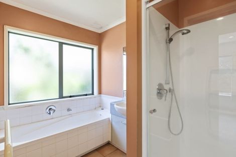 Photo of property in 3 Russett Grove, Henderson, Auckland, 0612