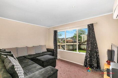 Photo of property in 3 Bernina Place, Weymouth, Auckland, 2103