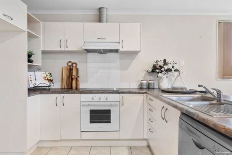 Photo of property in 14 Les Marston Place, Pukekohe, 2120