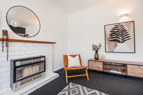 Photo of property in 18 East Street, Terrace End, Palmerston North, 4410