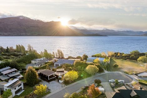 Photo of property in 3 Baker Grove, Wanaka, 9305