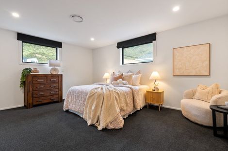 Photo of property in 5 Riroriro Close, Crofton Downs, Wellington, 6035