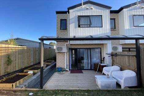 Photo of property in 8f Rainbow Place, Wattle Downs, Auckland, 2103