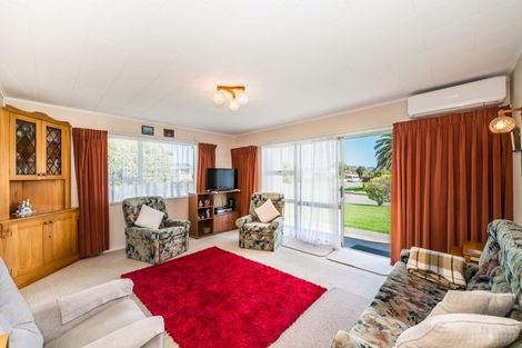 Photo of property in 1 Graham Grove, Waikanae, 5036