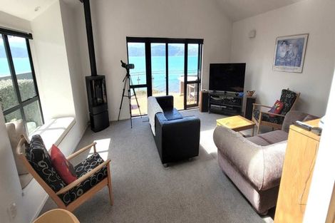 Photo of property in 287 Karaka Bay Road, Karaka Bays, Wellington, 6022