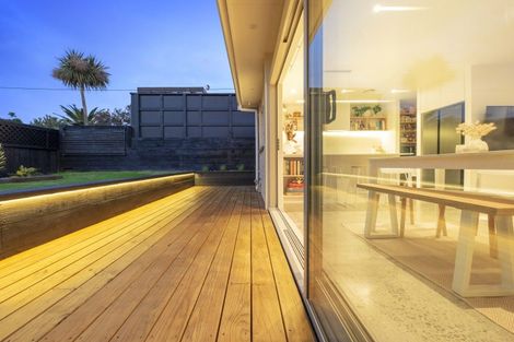 Photo of property in 2/19 Burnham Street, Seatoun, Wellington, 6022