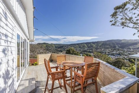 Photo of property in 6 Mayfair Place, Tawa, Wellington, 5028
