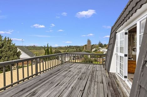 Photo of property in 30 Deuxberry Avenue, Northcote, Auckland, 0627