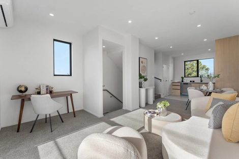 Photo of property in 2/113 Te Atatu Road, Te Atatu South, Auckland, 0610