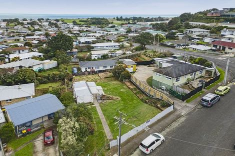 Photo of property in 3 Scott Street, Moturoa, New Plymouth, 4310
