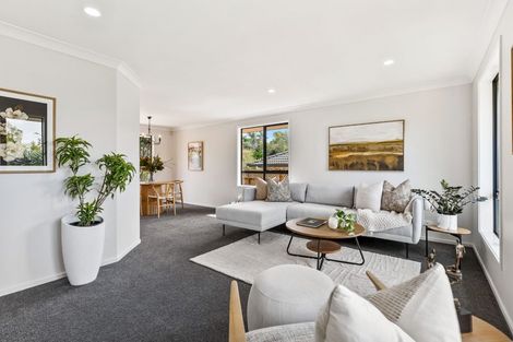 Photo of property in 12 Semillon Avenue, Henderson, Auckland, 0612
